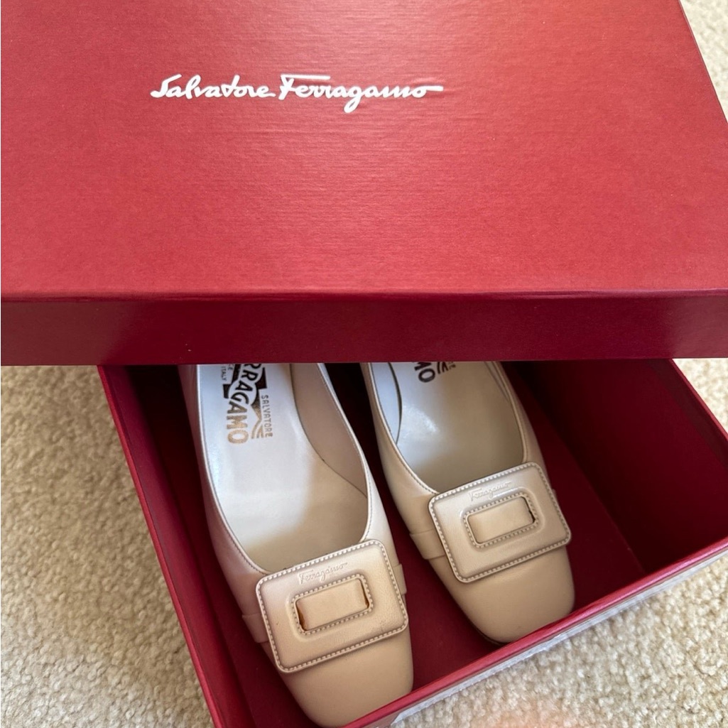 Salvatore Ferragamo Women's Cream Flats